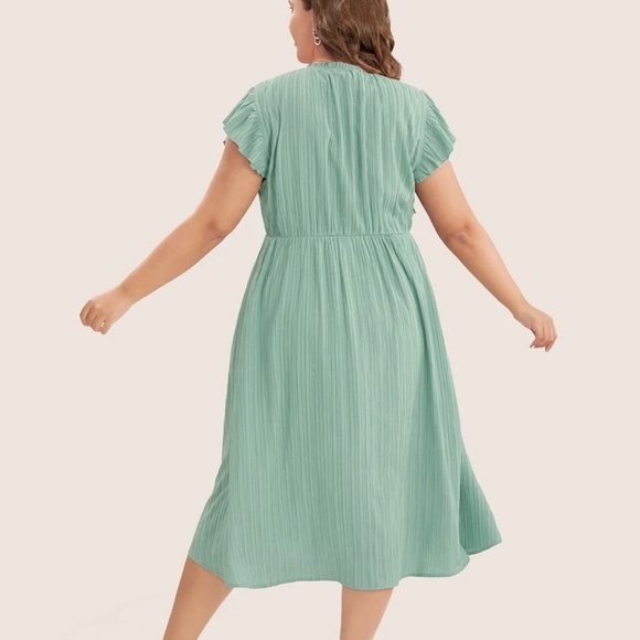 BloomChic Plus Size 2XL Plain Cap Sleeve Ruffles Trim Mock Neck Pocket Dress - Picture 2 of 6